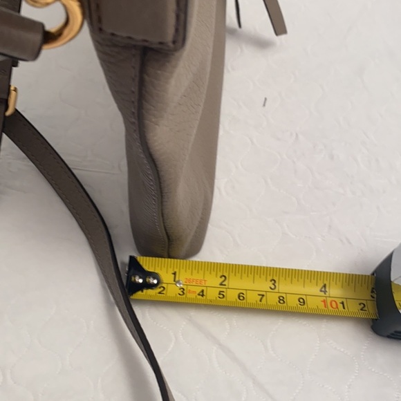 Marc Jacobs Recruit leather crossbody bag in Beige - Picture 12 of 17